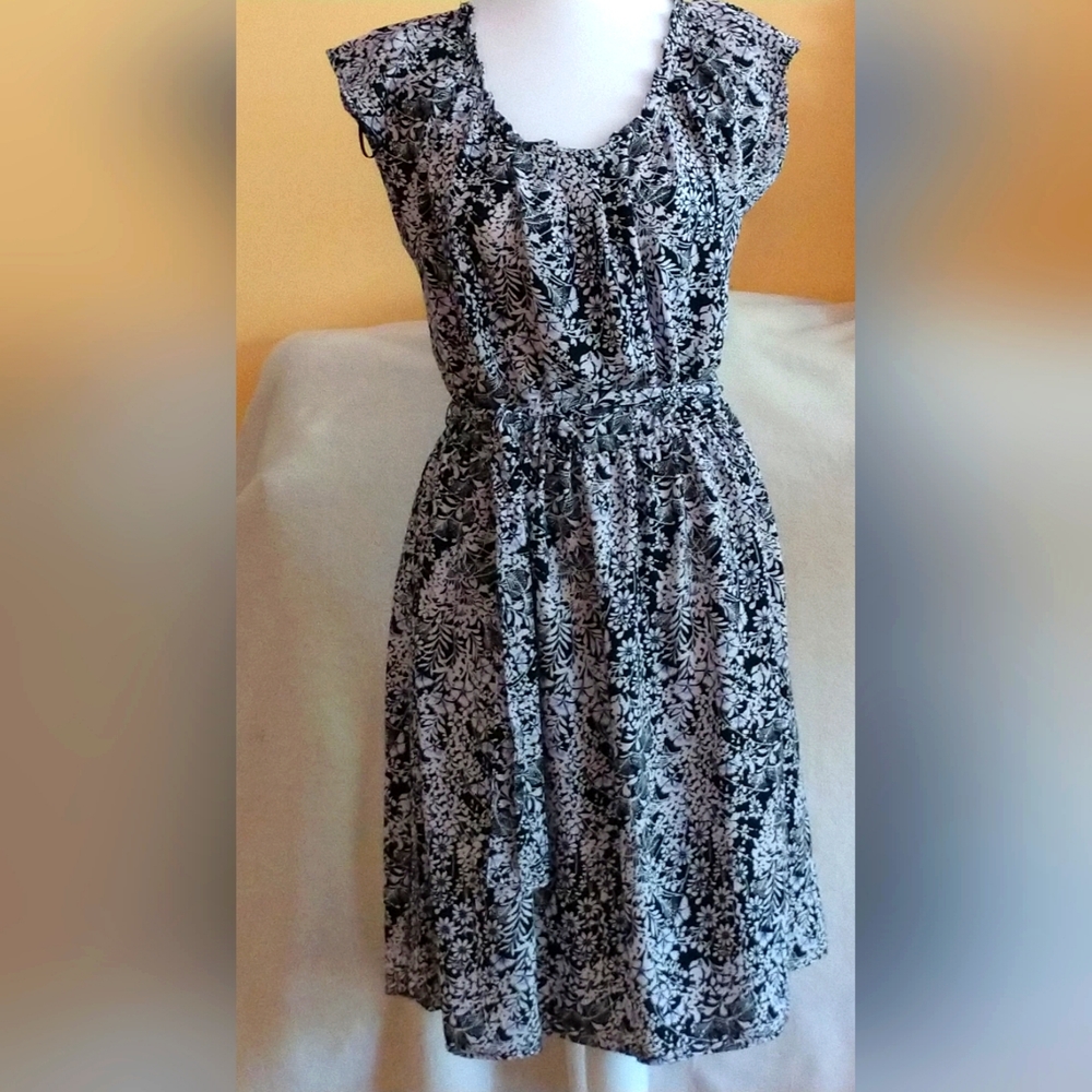 LC Lauren Conrad Womans Black & White Sleeveless Floral Summer Dress Size S NWOT